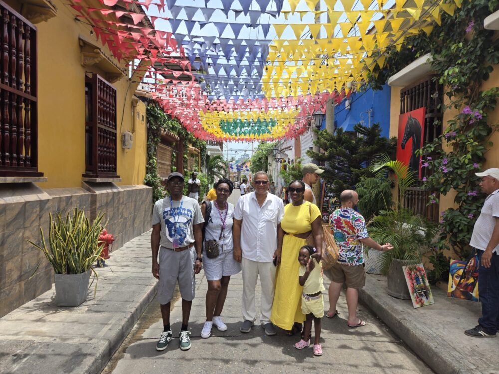 Martin Rosales guiding a family through the colorful streets of Getsemaní in Cartagena